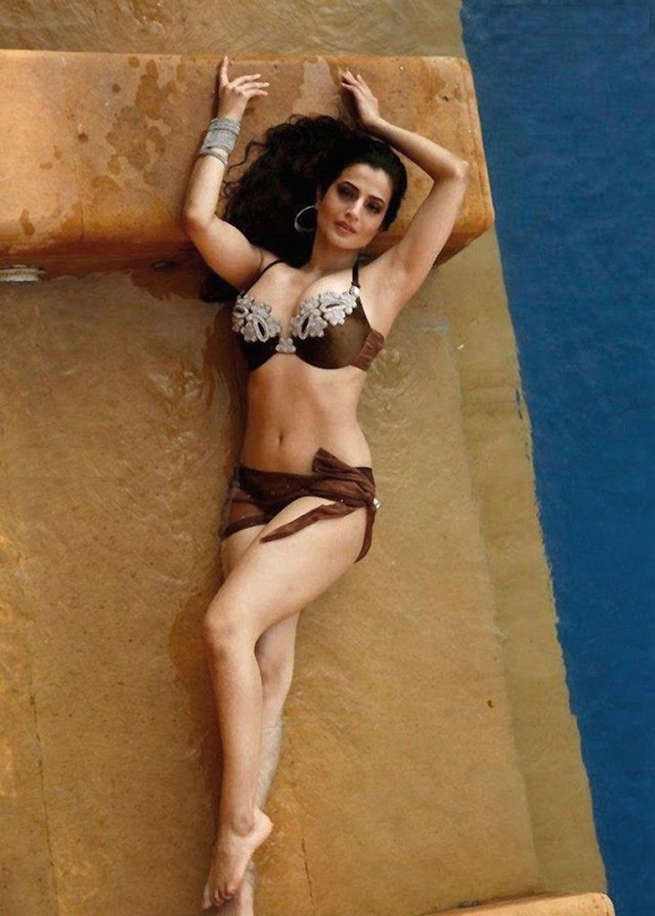 Hot Nude Ameesha Patel