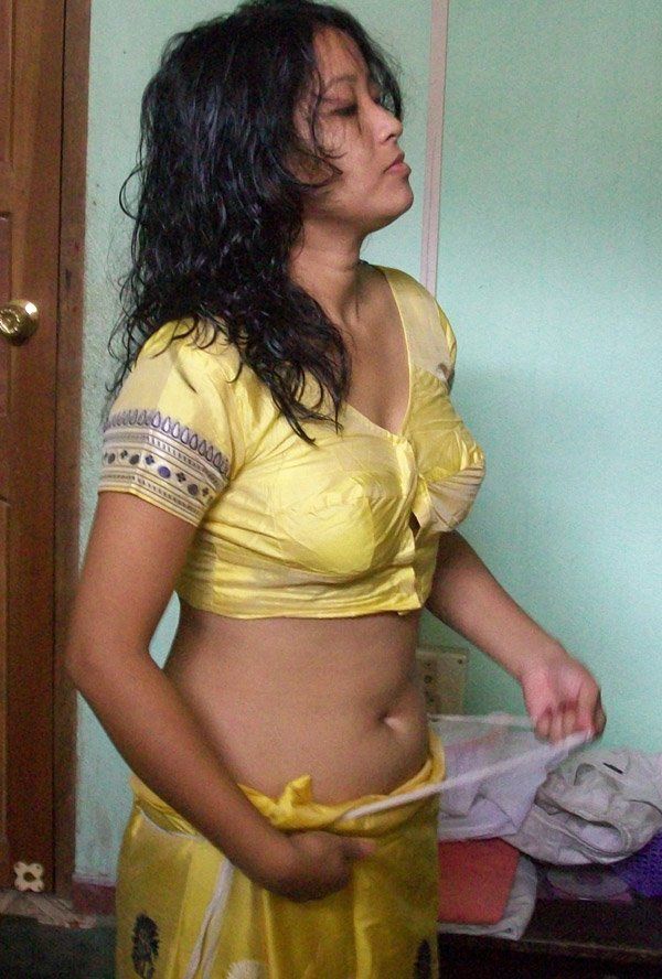 Sexy sarees girl boob show