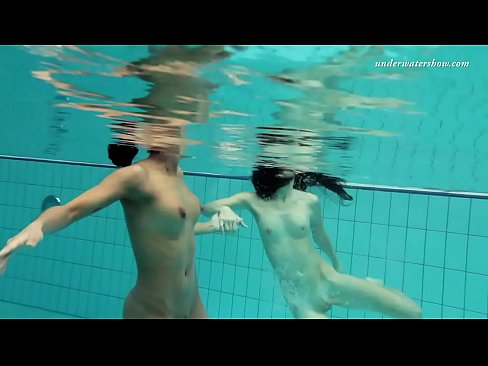 Atomic reccomend girls swimming underwater
